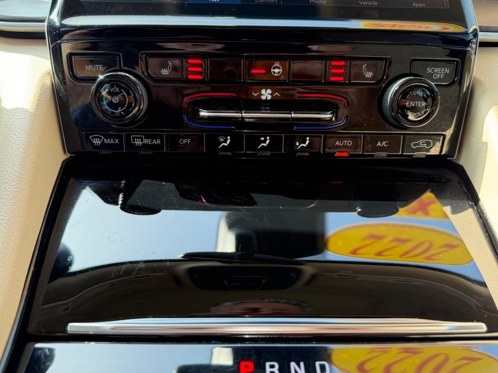 Jeep Grand Cherokee Vehicle Full-screen Gallery Image 36