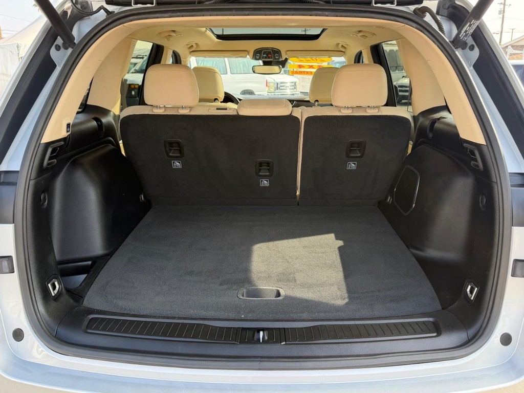 Jeep Grand Cherokee Vehicle Full-screen Gallery Image 51