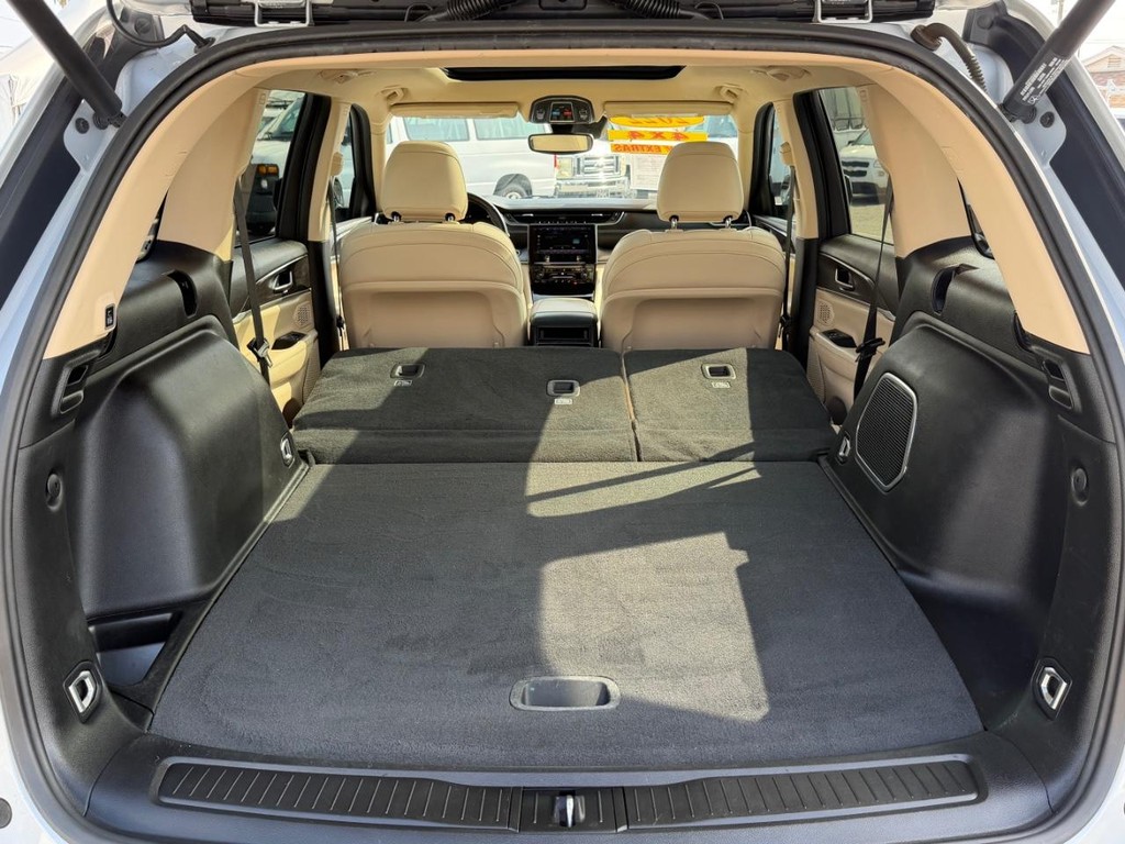 Jeep Grand Cherokee Vehicle Full-screen Gallery Image 52