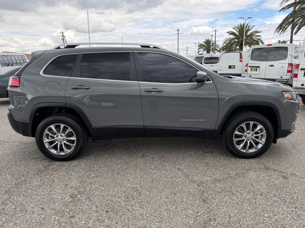 Jeep Cherokee Vehicle Full-screen Gallery Image 05