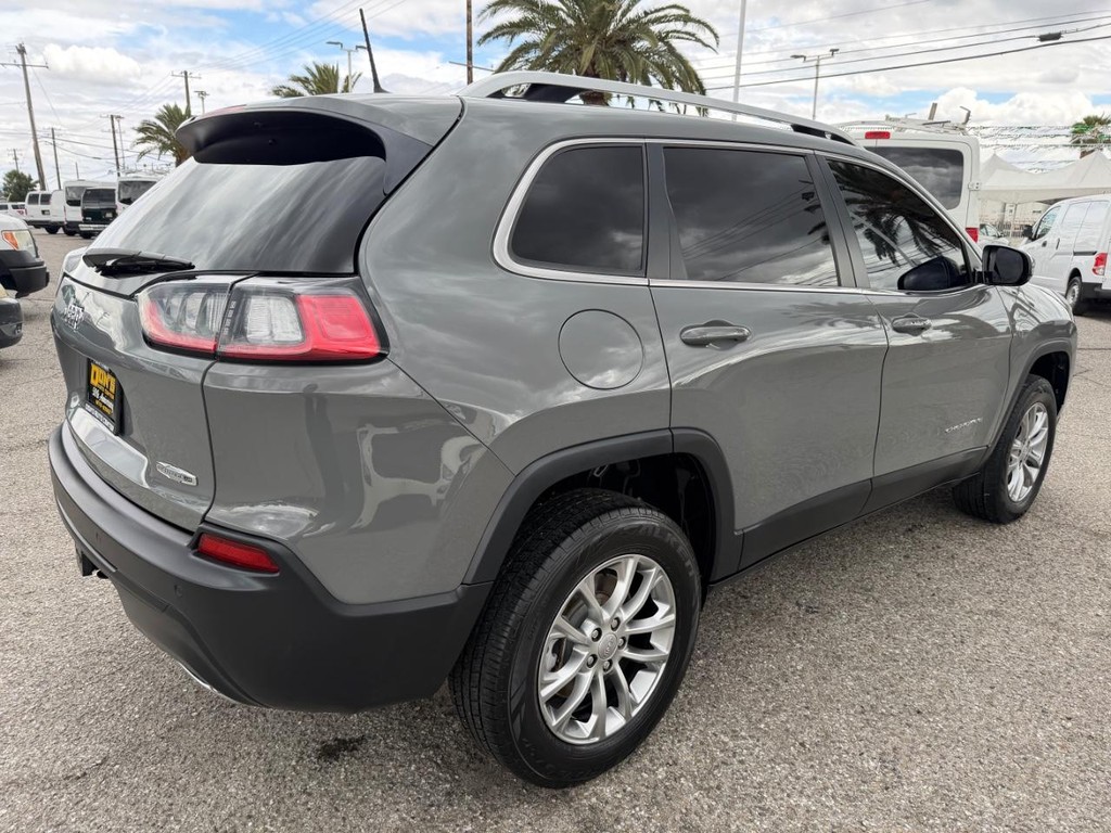 Jeep Cherokee Vehicle Full-screen Gallery Image 06