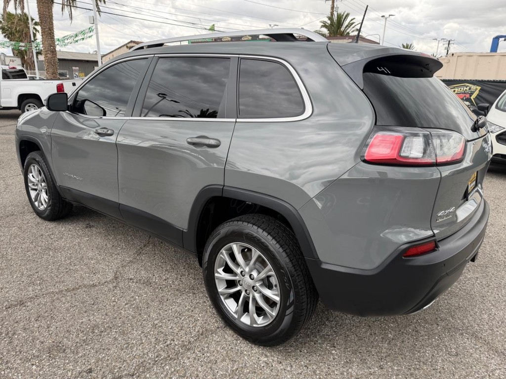 Jeep Cherokee Vehicle Full-screen Gallery Image 09