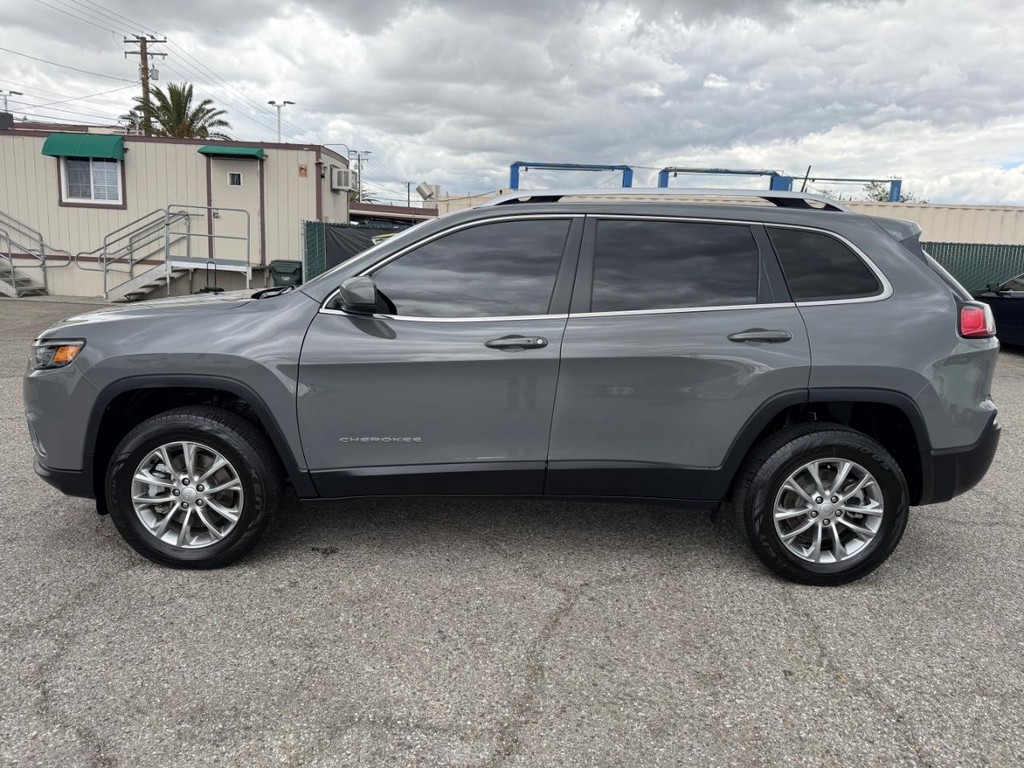 Jeep Cherokee Vehicle Full-screen Gallery Image 11