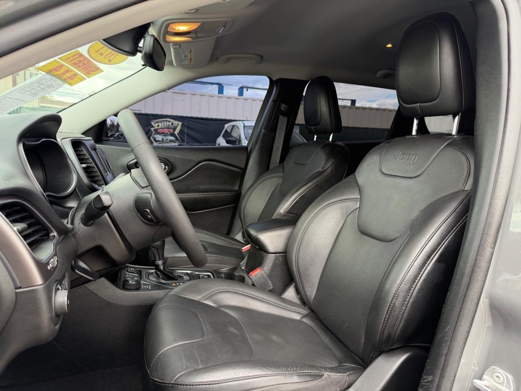 Jeep Cherokee Vehicle Full-screen Gallery Image 18