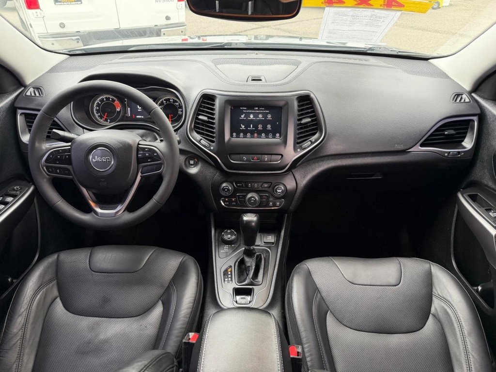 Jeep Cherokee Vehicle Full-screen Gallery Image 23