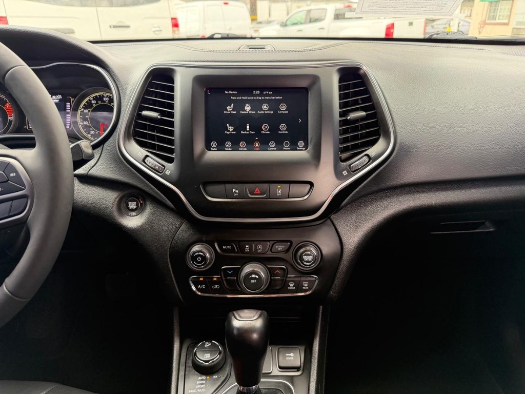 Jeep Cherokee Vehicle Full-screen Gallery Image 25