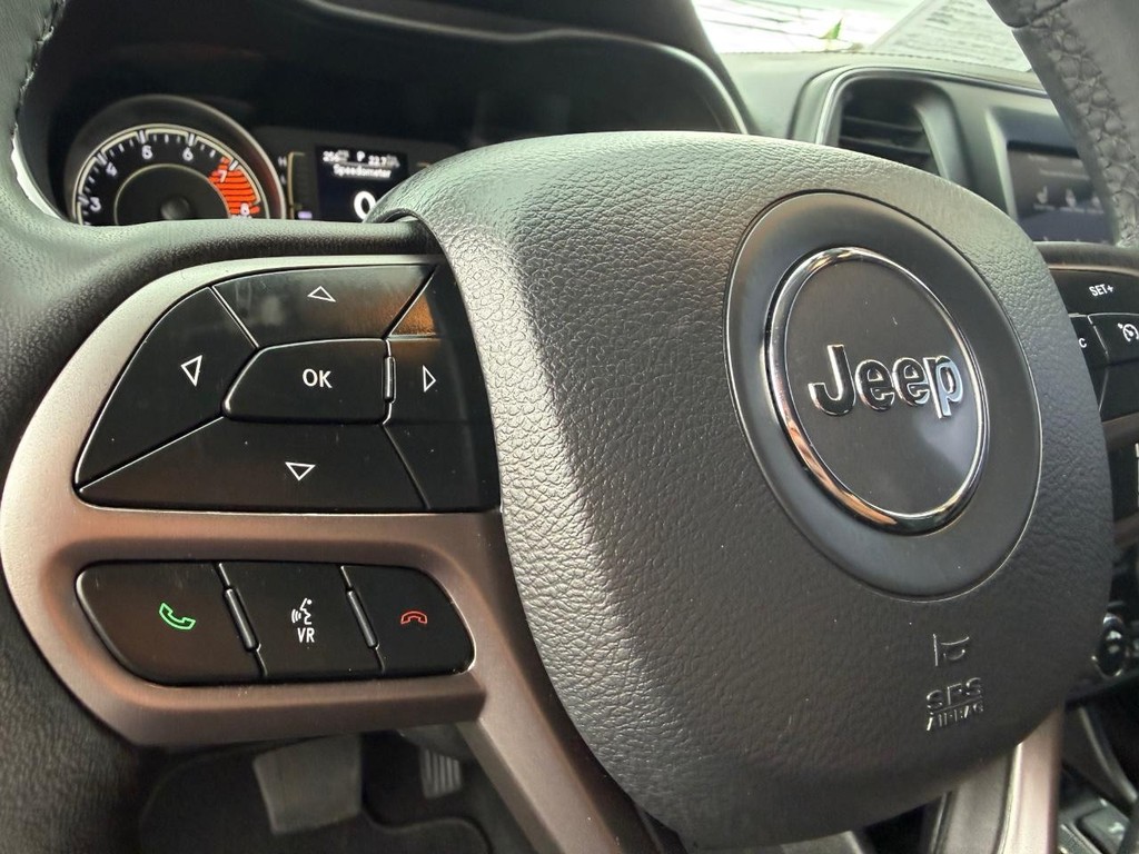 Jeep Cherokee Vehicle Full-screen Gallery Image 28