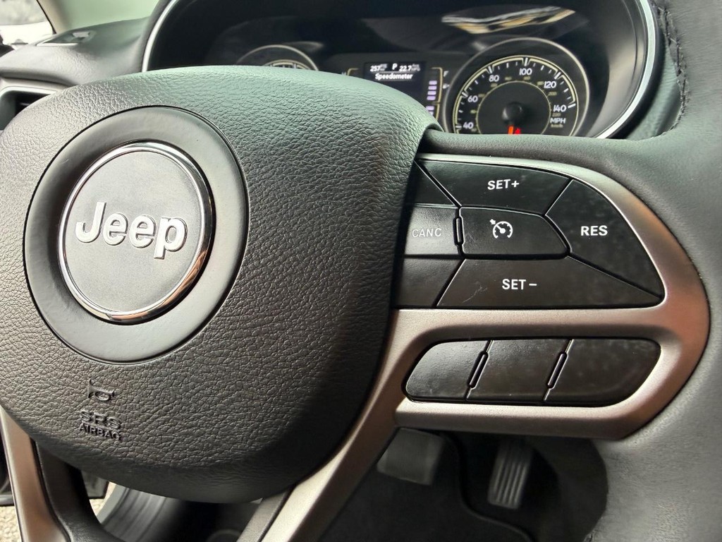 Jeep Cherokee Vehicle Full-screen Gallery Image 29