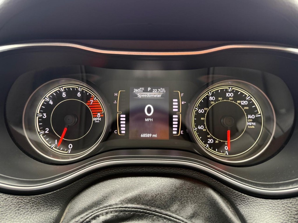 Jeep Cherokee Vehicle Full-screen Gallery Image 30