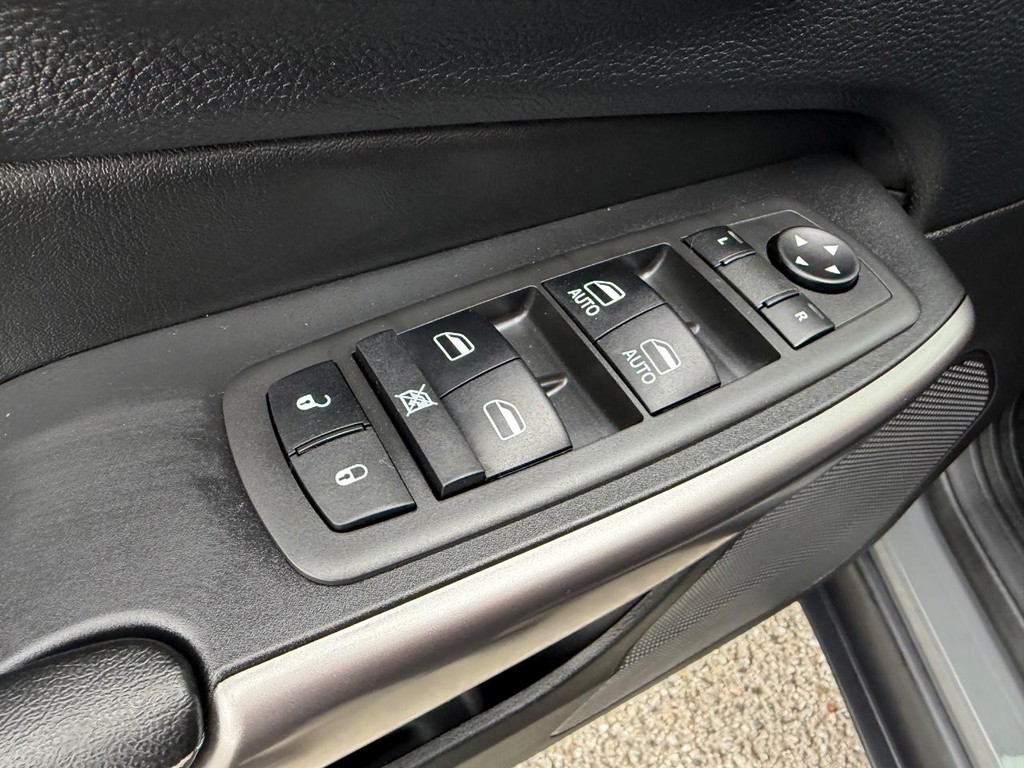Jeep Cherokee Vehicle Full-screen Gallery Image 31
