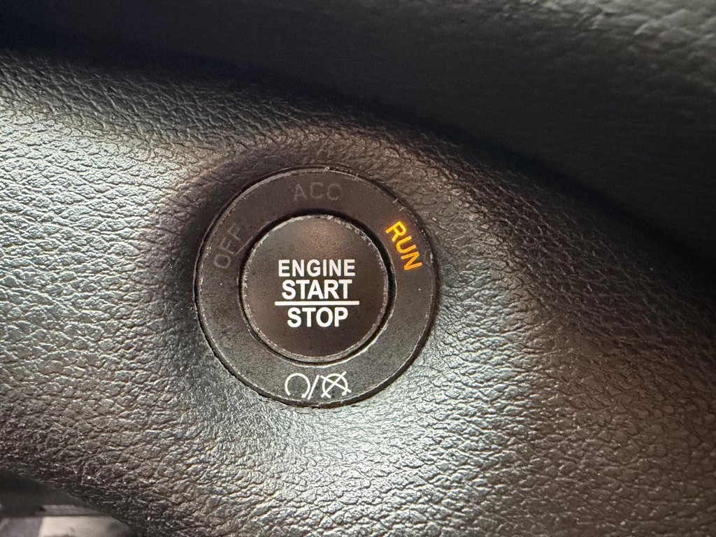Jeep Cherokee Vehicle Full-screen Gallery Image 33