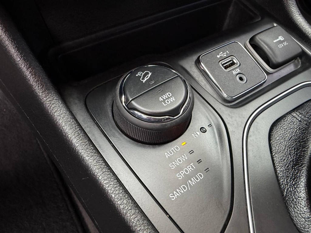 Jeep Cherokee Vehicle Full-screen Gallery Image 34