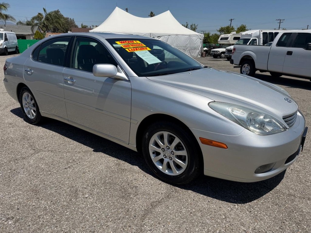Lexus ES 300 Vehicle Full-screen Gallery Image 03