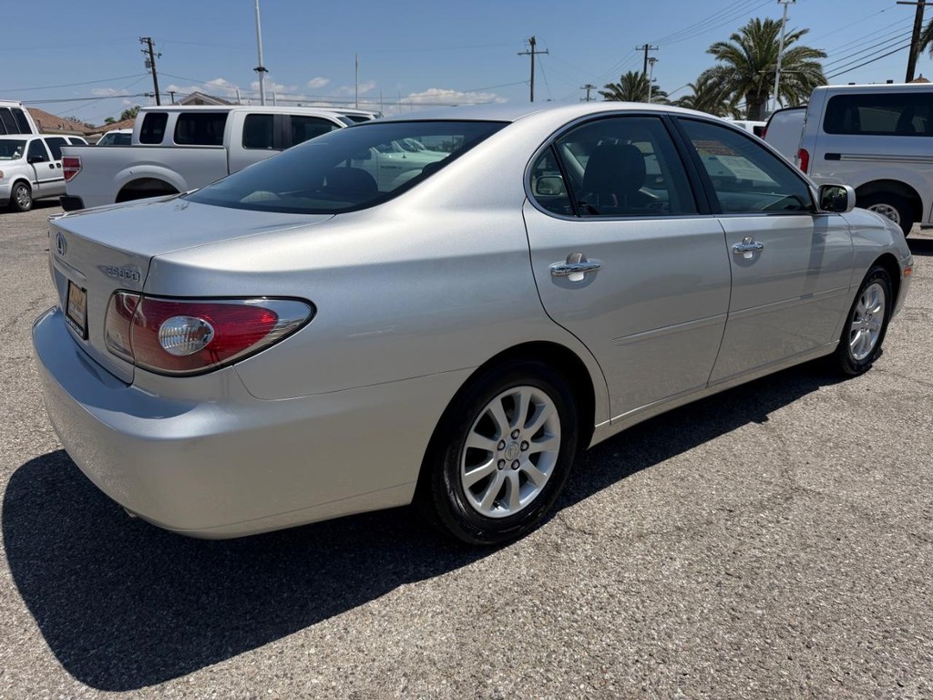 Lexus ES 300 Vehicle Full-screen Gallery Image 06
