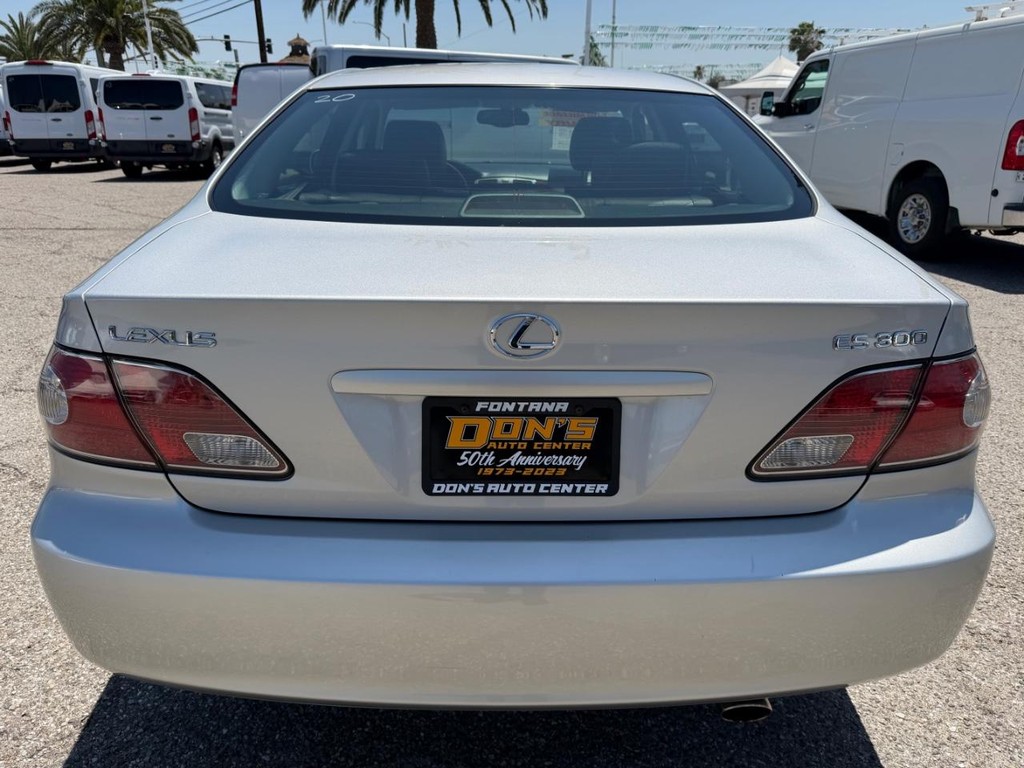 Lexus ES 300 Vehicle Full-screen Gallery Image 08