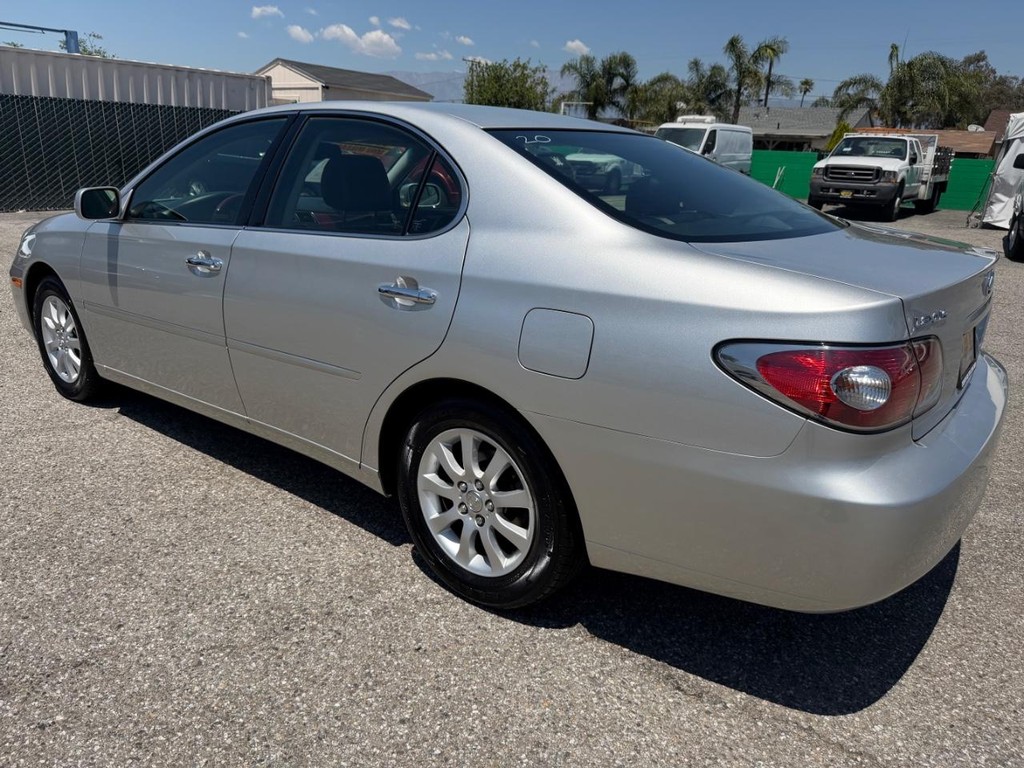 Lexus ES 300 Vehicle Full-screen Gallery Image 09