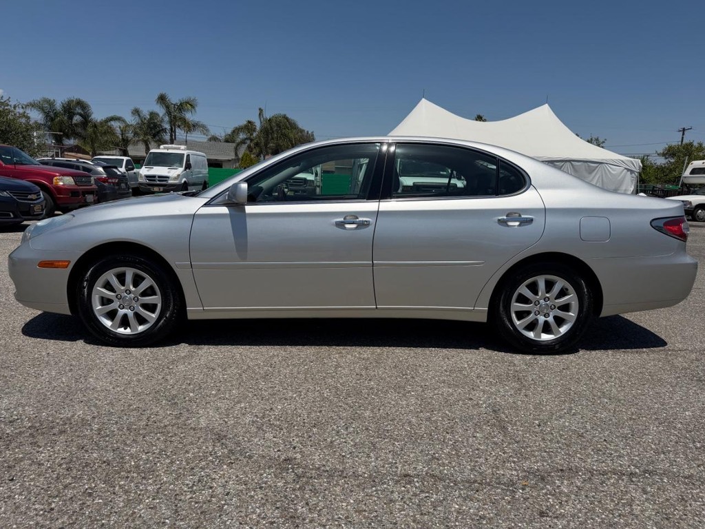 Lexus ES 300 Vehicle Full-screen Gallery Image 11