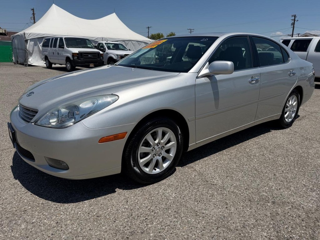 Lexus ES 300 Vehicle Full-screen Gallery Image 12