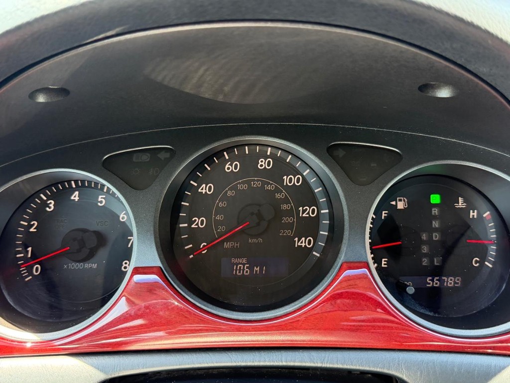 Lexus ES 300 Vehicle Full-screen Gallery Image 30
