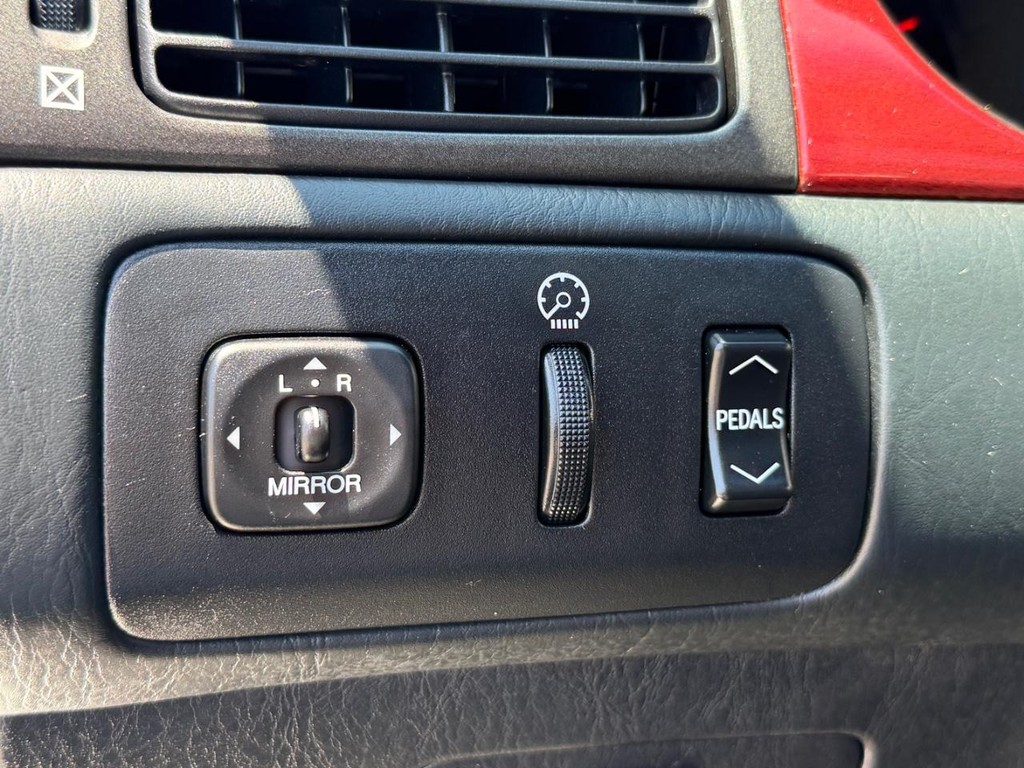 Lexus ES 300 Vehicle Full-screen Gallery Image 33