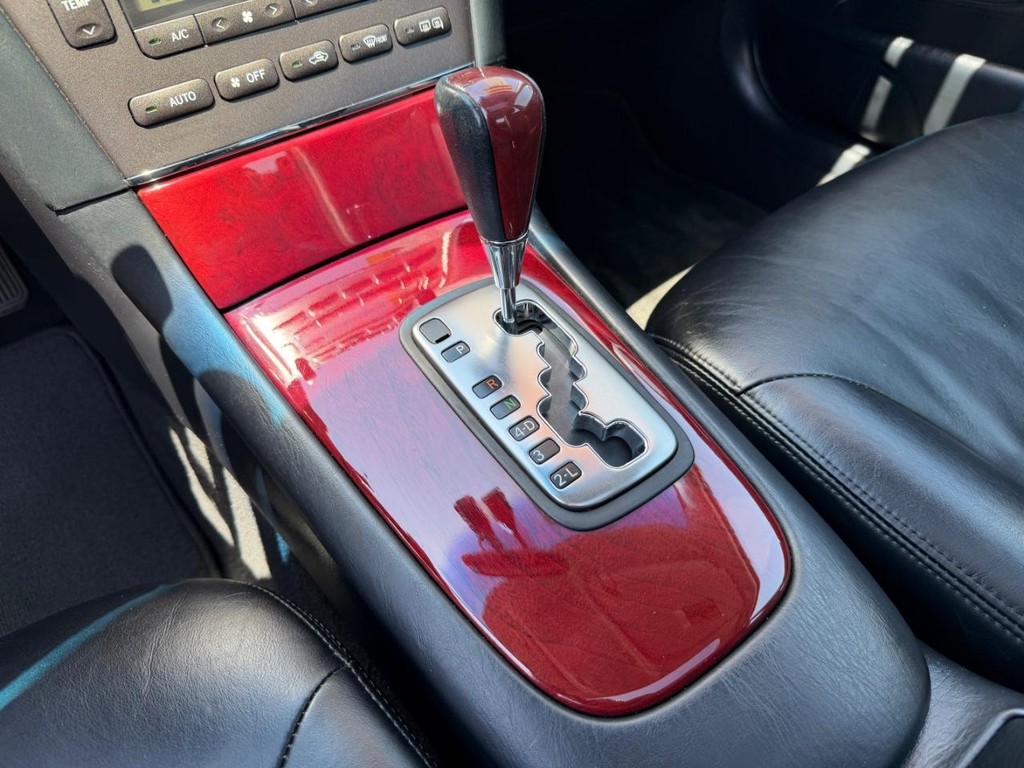 Lexus ES 300 Vehicle Full-screen Gallery Image 36