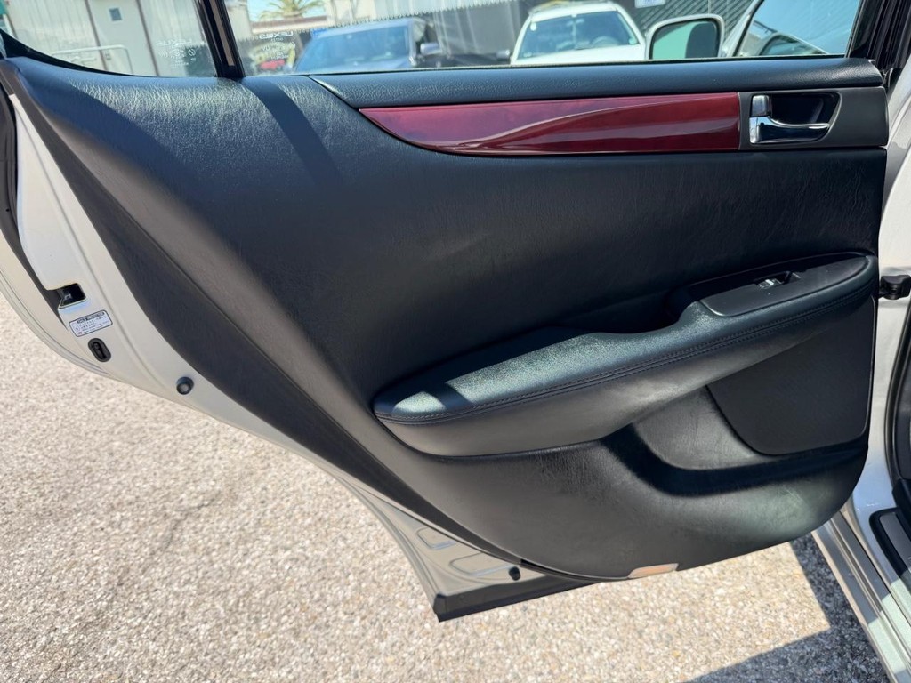 Lexus ES 300 Vehicle Full-screen Gallery Image 44