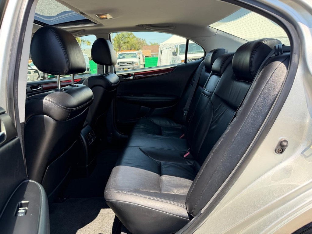 Lexus ES 300 Vehicle Full-screen Gallery Image 45