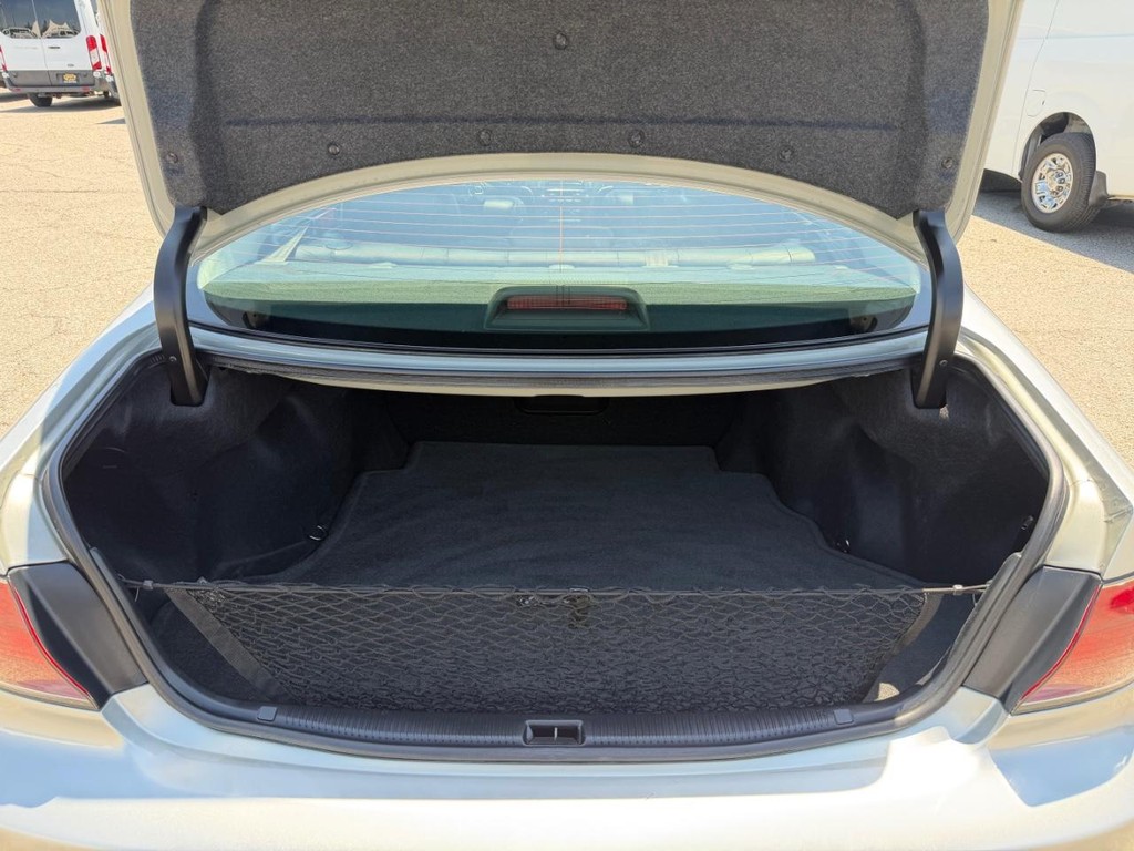 Lexus ES 300 Vehicle Full-screen Gallery Image 49