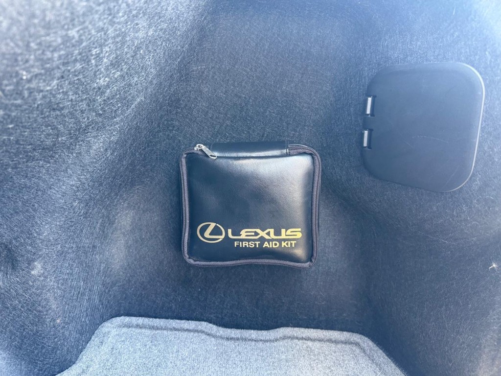 Lexus ES 300 Vehicle Full-screen Gallery Image 50