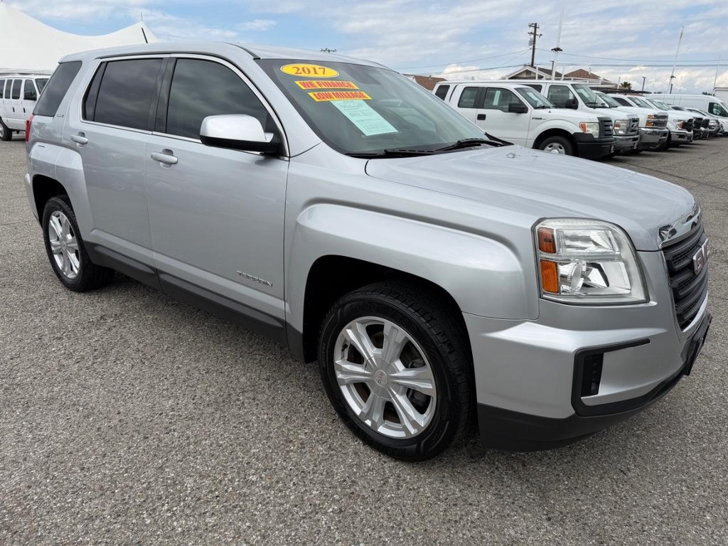 GMC Terrain Vehicle Full-screen Gallery Image 03