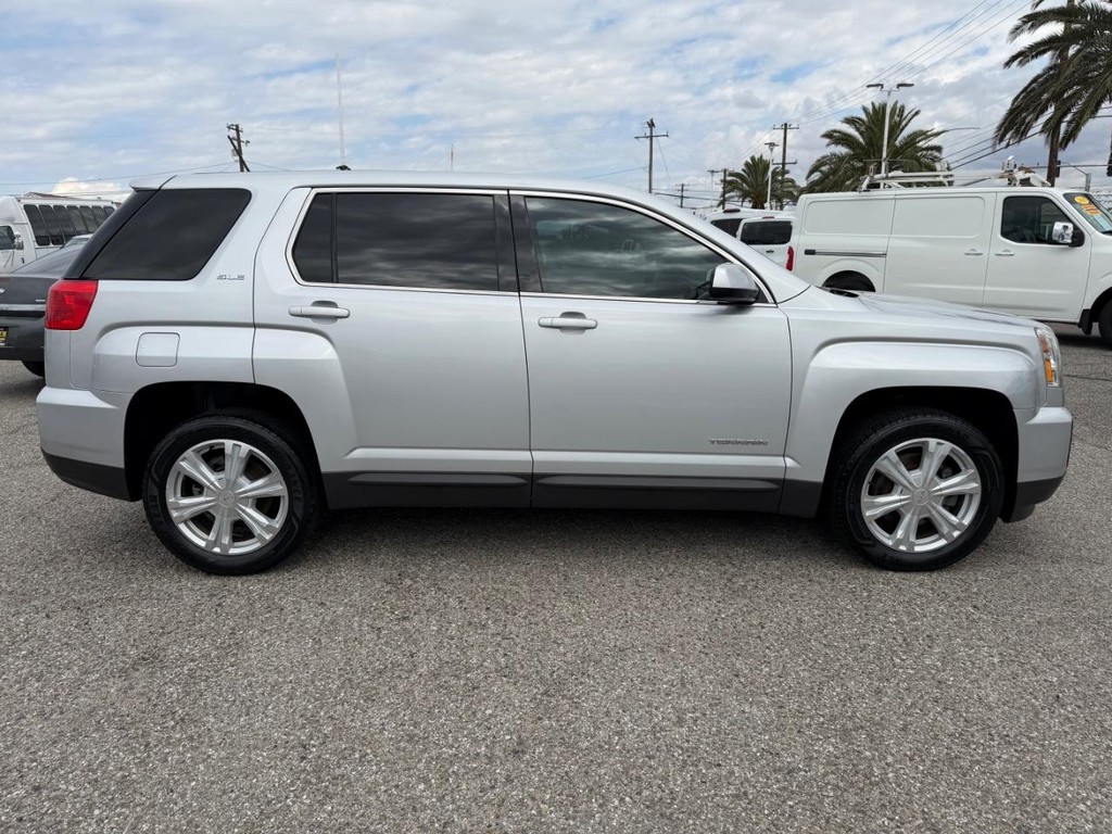 GMC Terrain Vehicle Full-screen Gallery Image 05