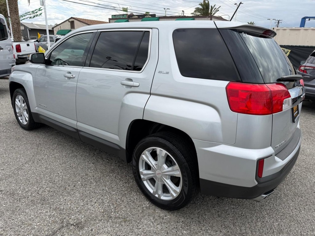 GMC Terrain Vehicle Full-screen Gallery Image 08