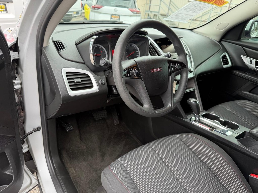 GMC Terrain Vehicle Full-screen Gallery Image 15