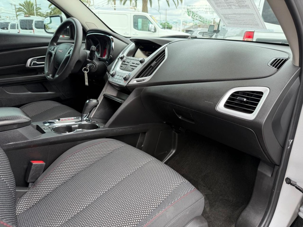 GMC Terrain Vehicle Full-screen Gallery Image 19