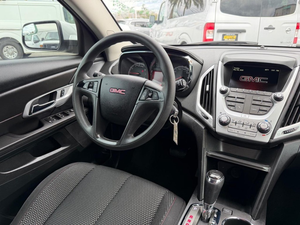 GMC Terrain Vehicle Full-screen Gallery Image 23