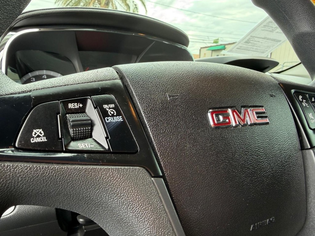 GMC Terrain Vehicle Full-screen Gallery Image 27