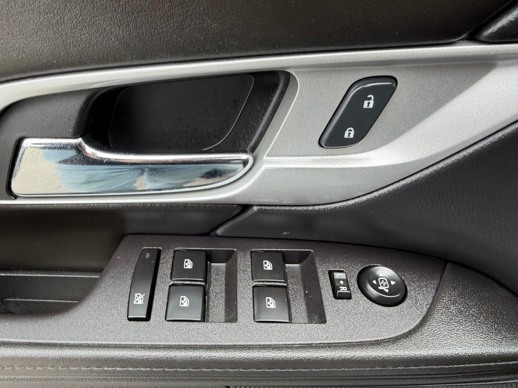 GMC Terrain Vehicle Full-screen Gallery Image 30