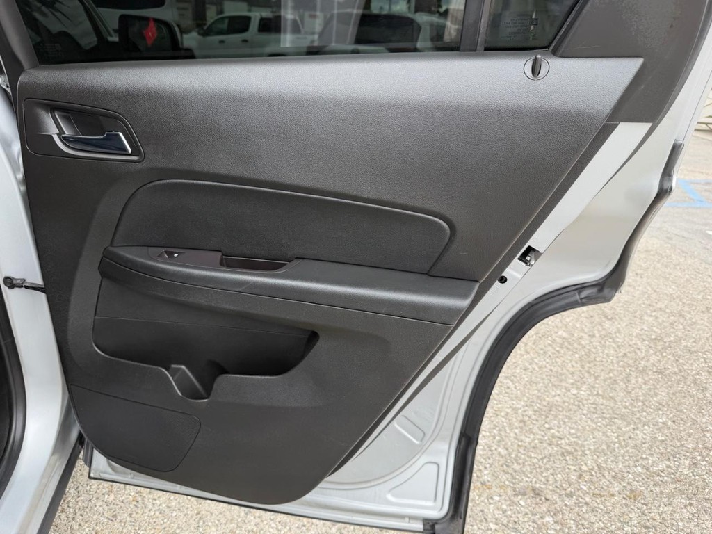 GMC Terrain Vehicle Full-screen Gallery Image 32