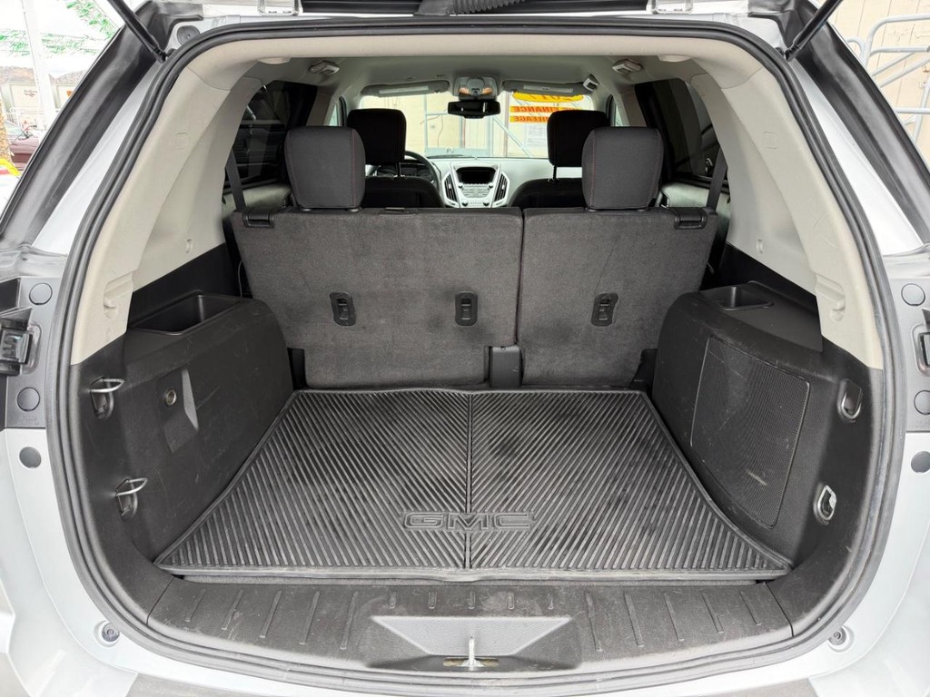 GMC Terrain Vehicle Full-screen Gallery Image 36