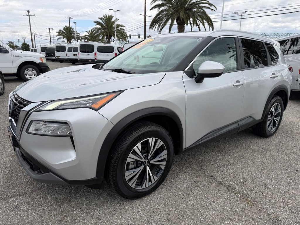 Nissan Rogue Vehicle Full-screen Gallery Image 12