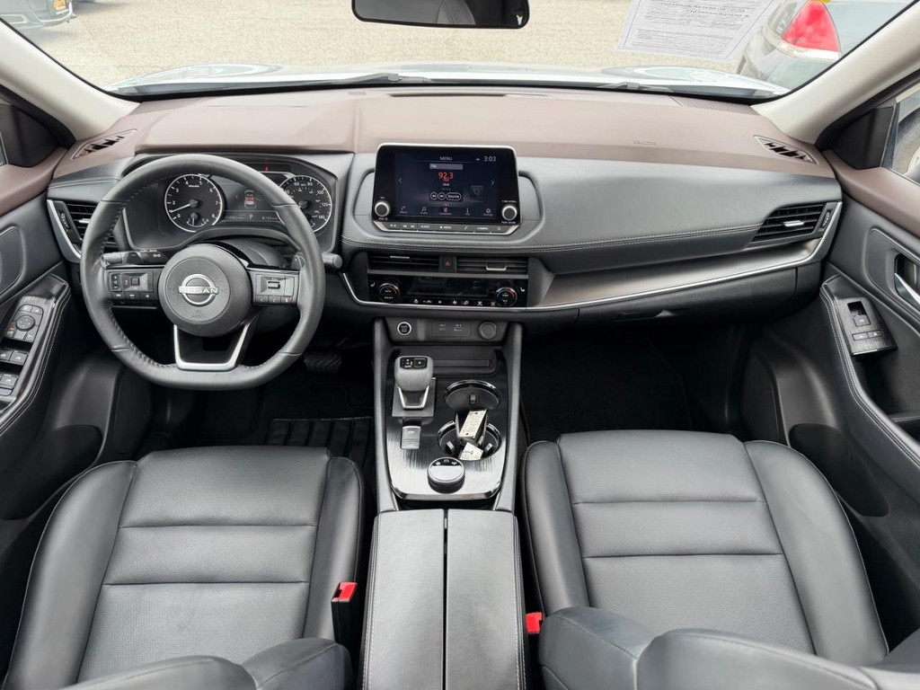 Nissan Rogue Vehicle Full-screen Gallery Image 23