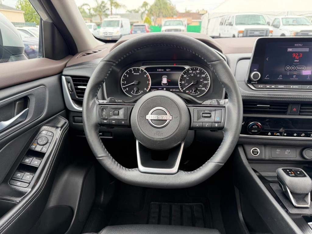 Nissan Rogue Vehicle Full-screen Gallery Image 27