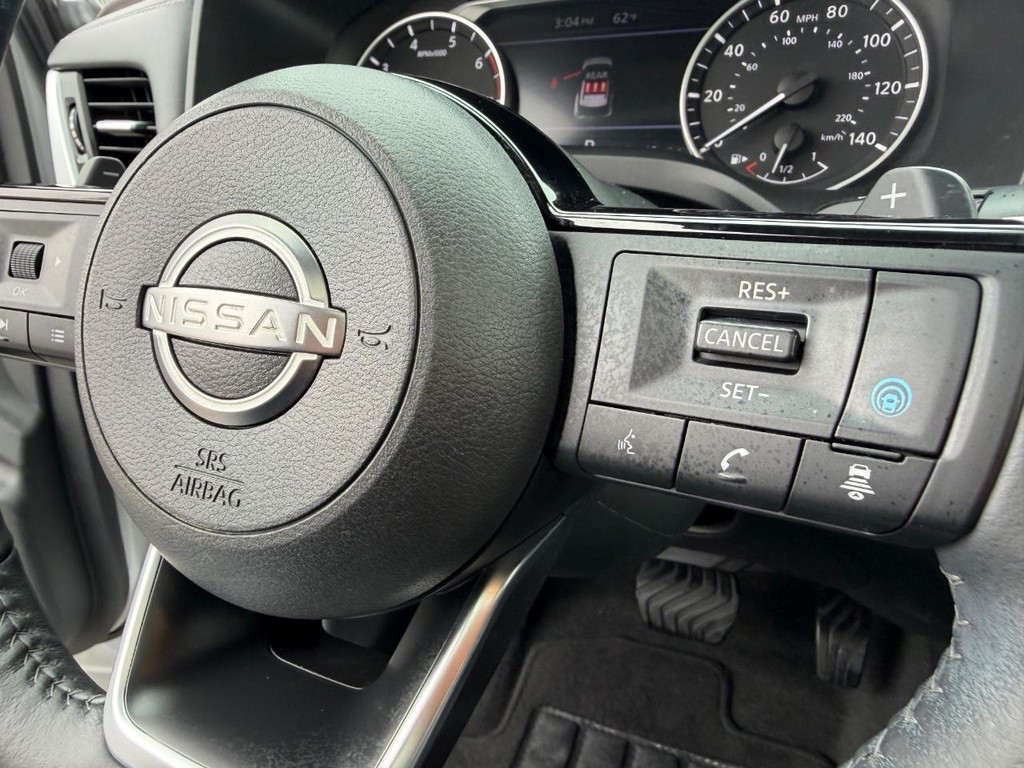 Nissan Rogue Vehicle Full-screen Gallery Image 29