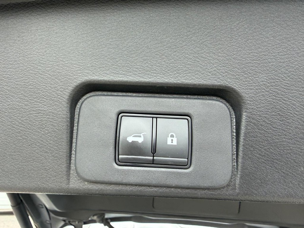 Nissan Rogue Vehicle Full-screen Gallery Image 43