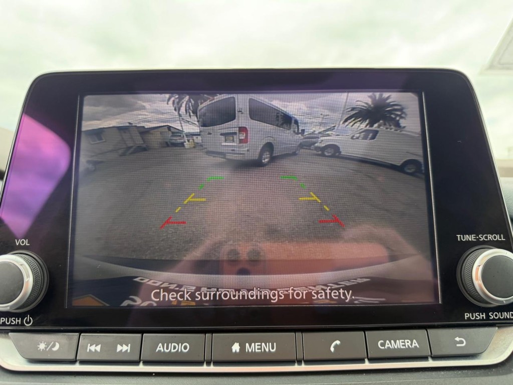 Nissan Rogue Vehicle Full-screen Gallery Image 46