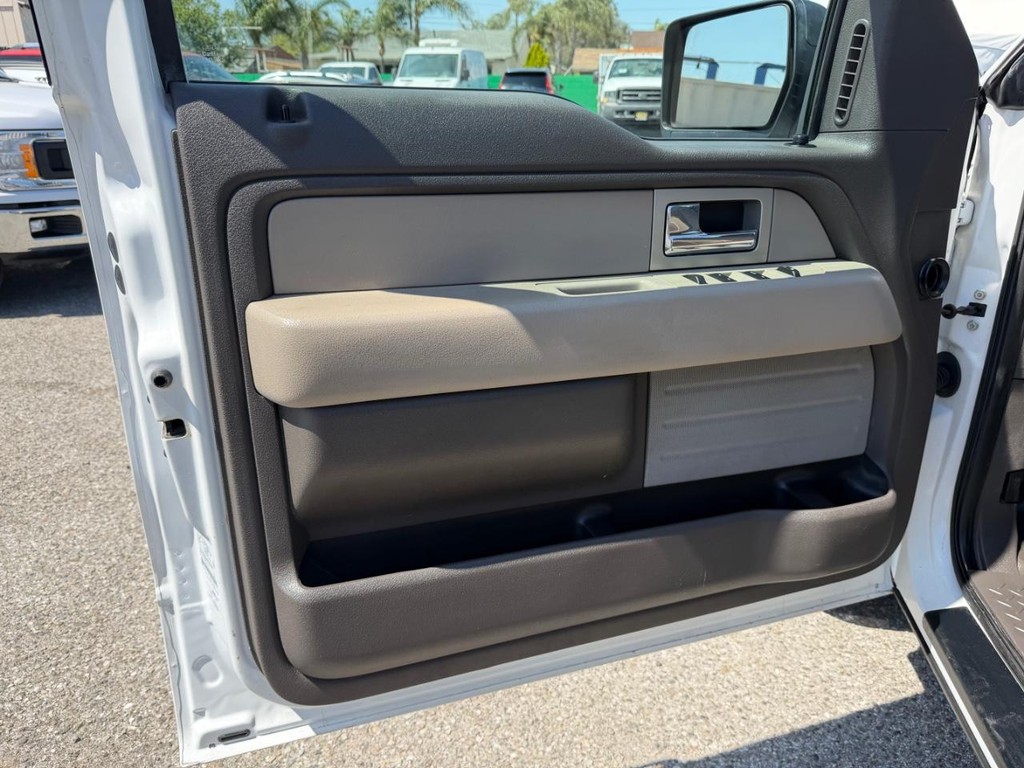 Ford F-150 Vehicle Full-screen Gallery Image 15