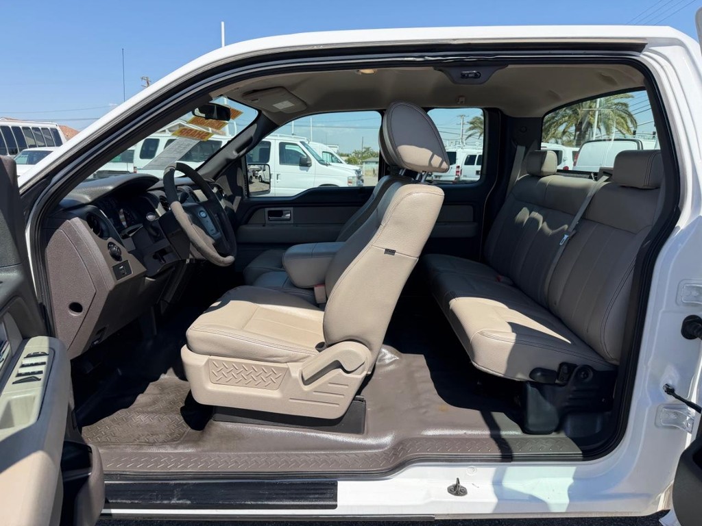 Ford F-150 Vehicle Full-screen Gallery Image 17