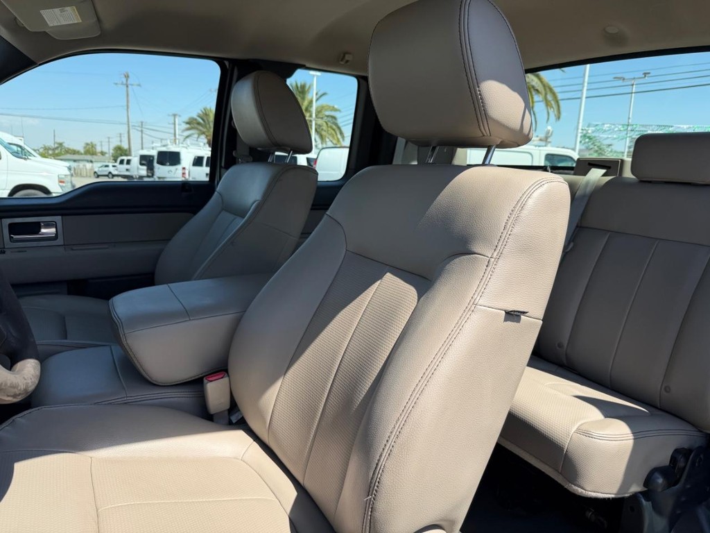 Ford F-150 Vehicle Full-screen Gallery Image 18