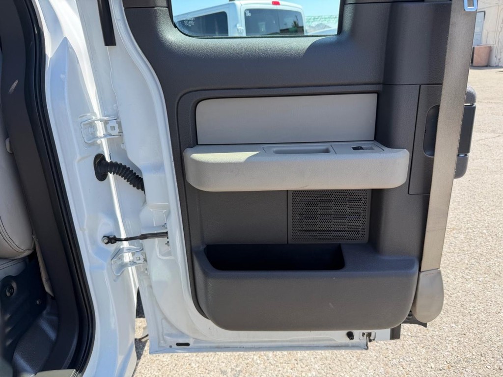 Ford F-150 Vehicle Full-screen Gallery Image 19