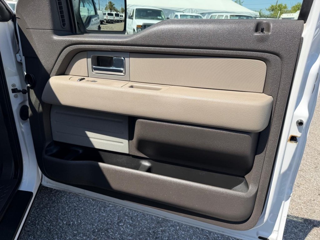 Ford F-150 Vehicle Full-screen Gallery Image 21